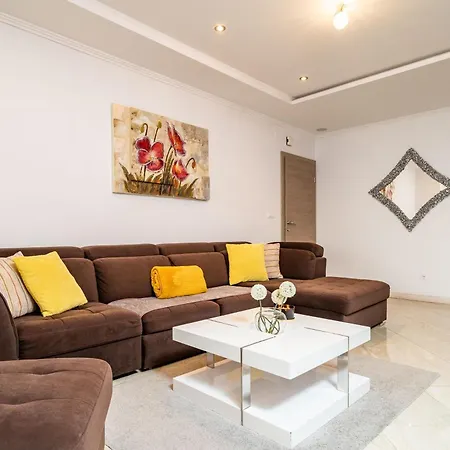 Sandito مْليني