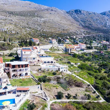 Sandito مْليني