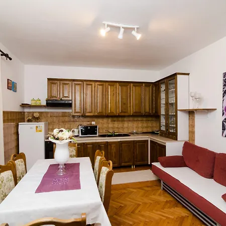 Sandito 3* مْليني