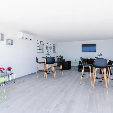 Sandito 3* مْليني